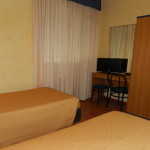 standard-room-hotel-victoria